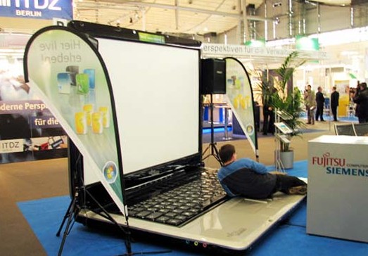 worlds-biggest-laptop-3