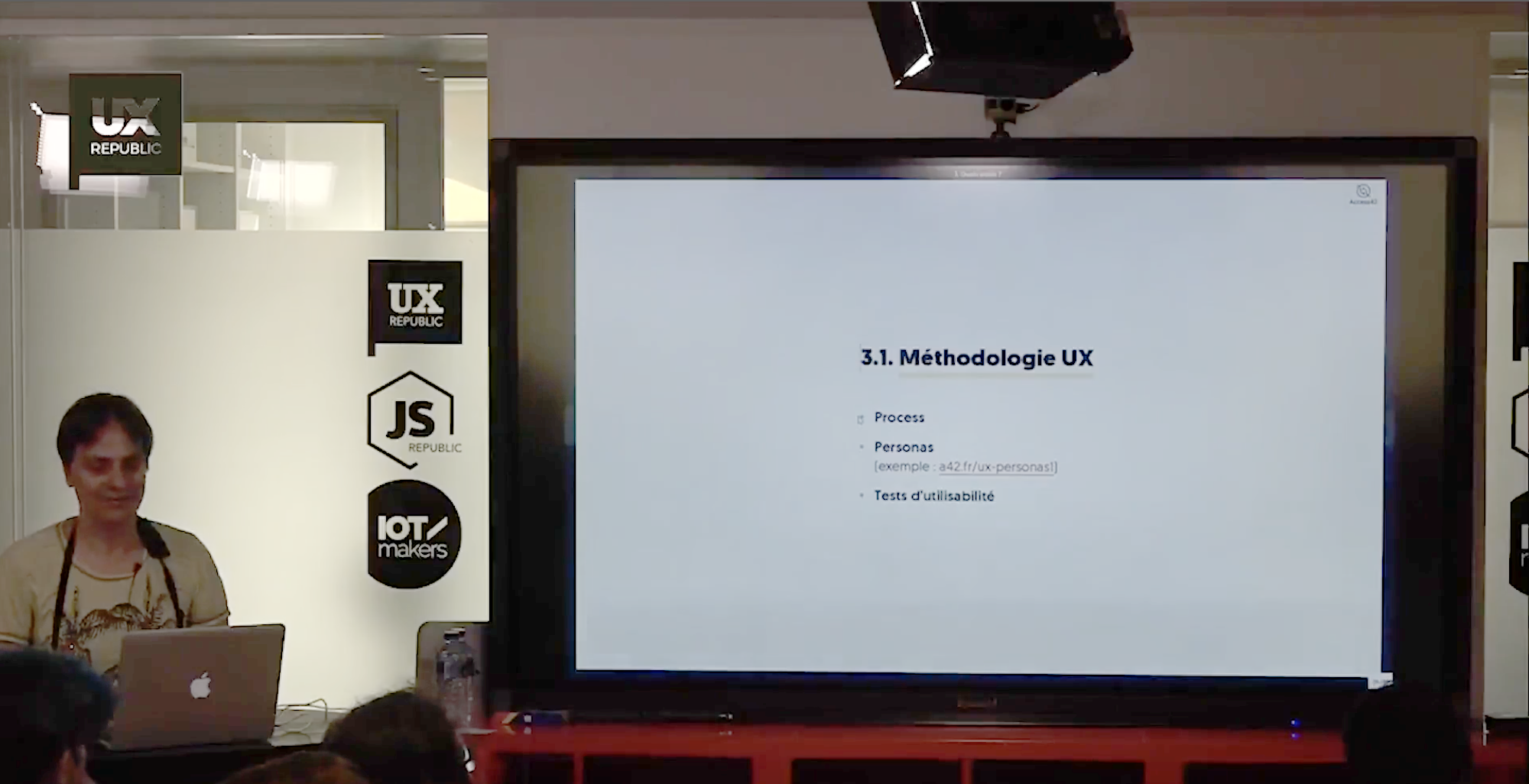 Sylvie Duchateau présente sa méthodologie UX pour l'accessibilité pendant le meetup UX Republic